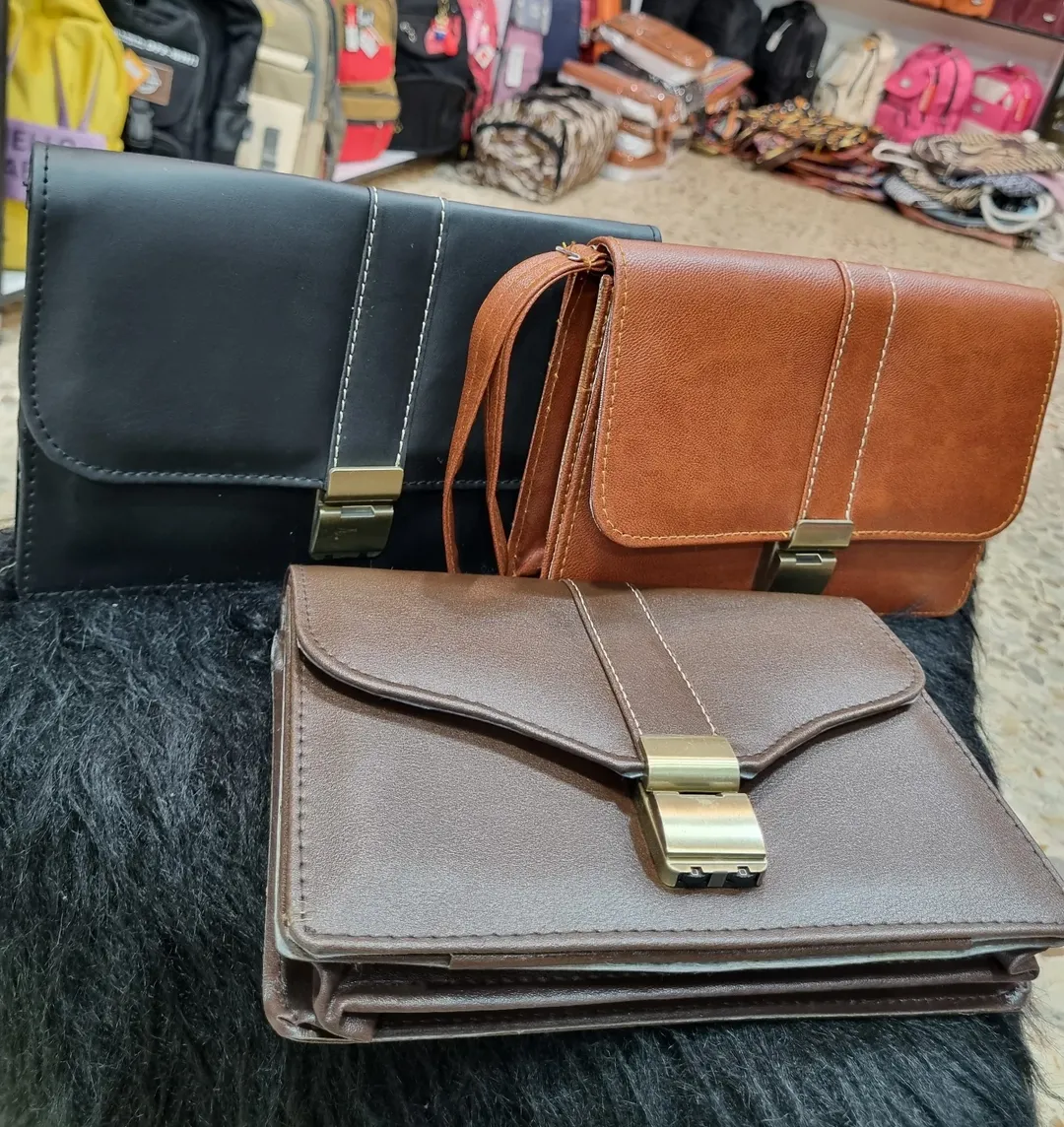 کیف پاسپورتی و دسته چکی رمزدار