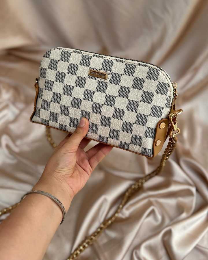 کیف پاسپورتی با زنجیر بافت چرم