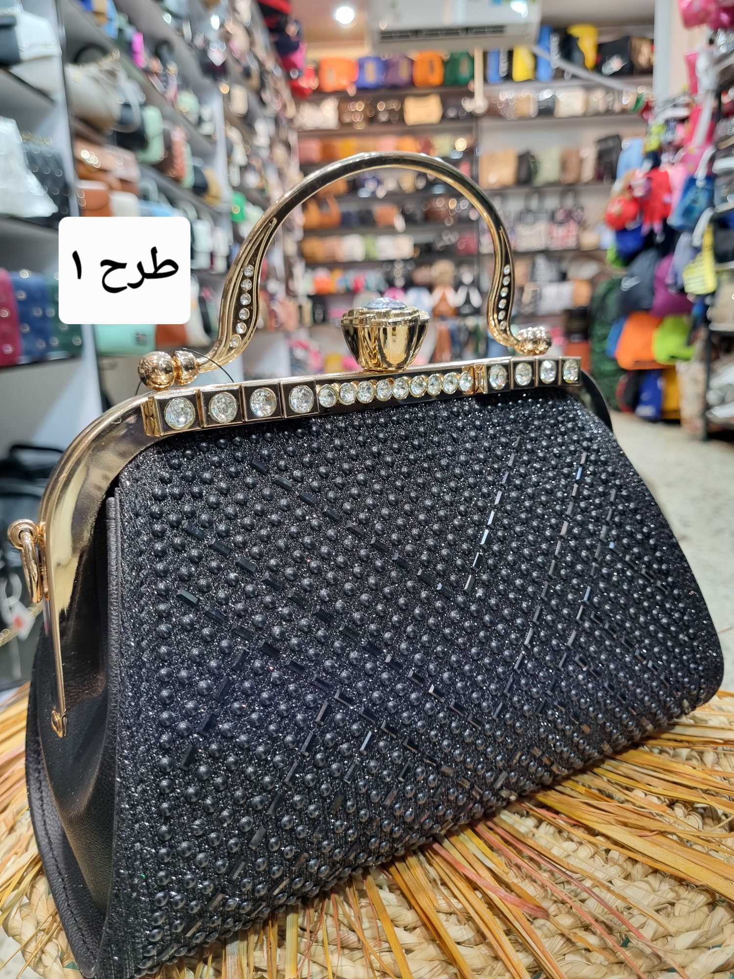 مجلسی نگین برجسته